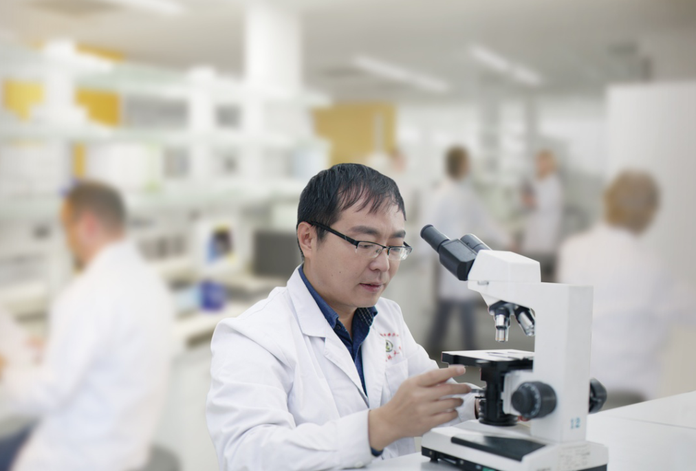 吉林大学刘小波